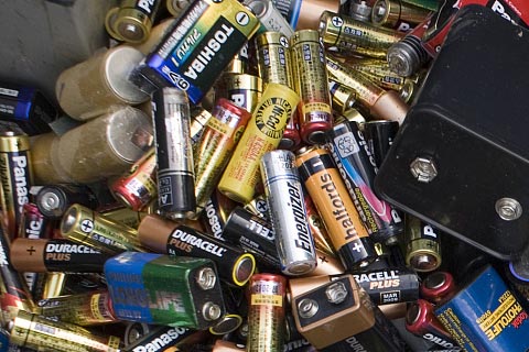 河源钴酸锂电池回收-上门回收叉车蓄电池|高价锂电池回收